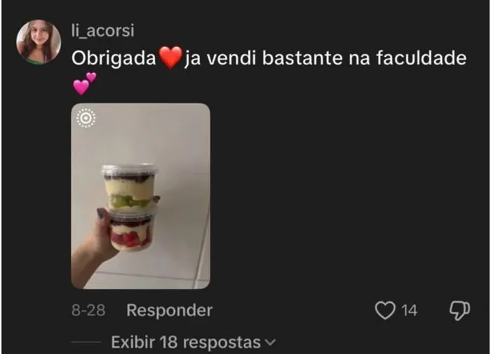 Comentário de cliente que vendeu bastante tortinha na faculdade, com foto